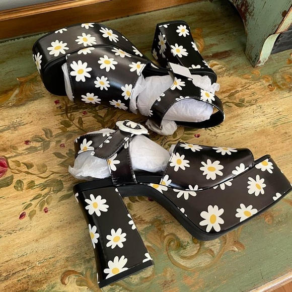 🌼 dELiA*s by DOLLS KILL • Daisy Daze / What's The Buzz Platform Heels - Picture 11 of 12